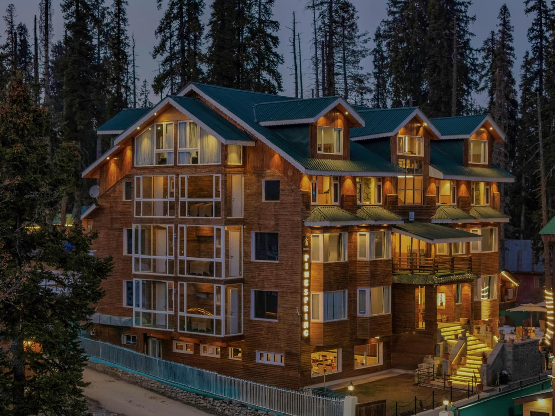 Hotel Pine Spring Гульмарг Экстерьер фото