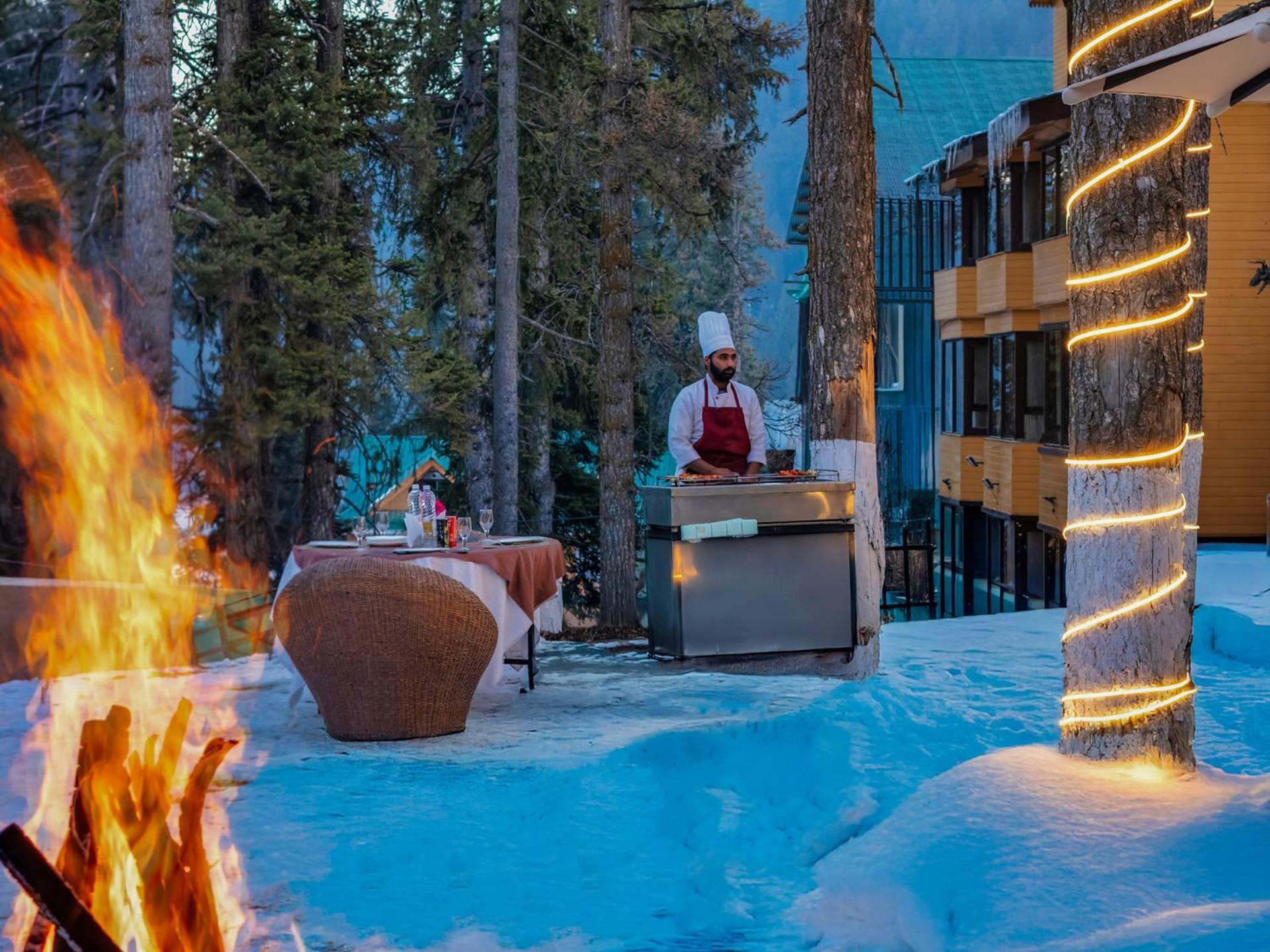 Hotel Pine Spring Гульмарг Экстерьер фото