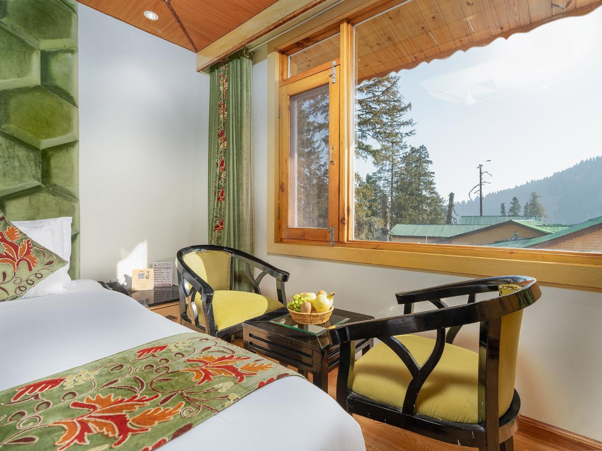 Hotel Pine Spring Гульмарг Экстерьер фото