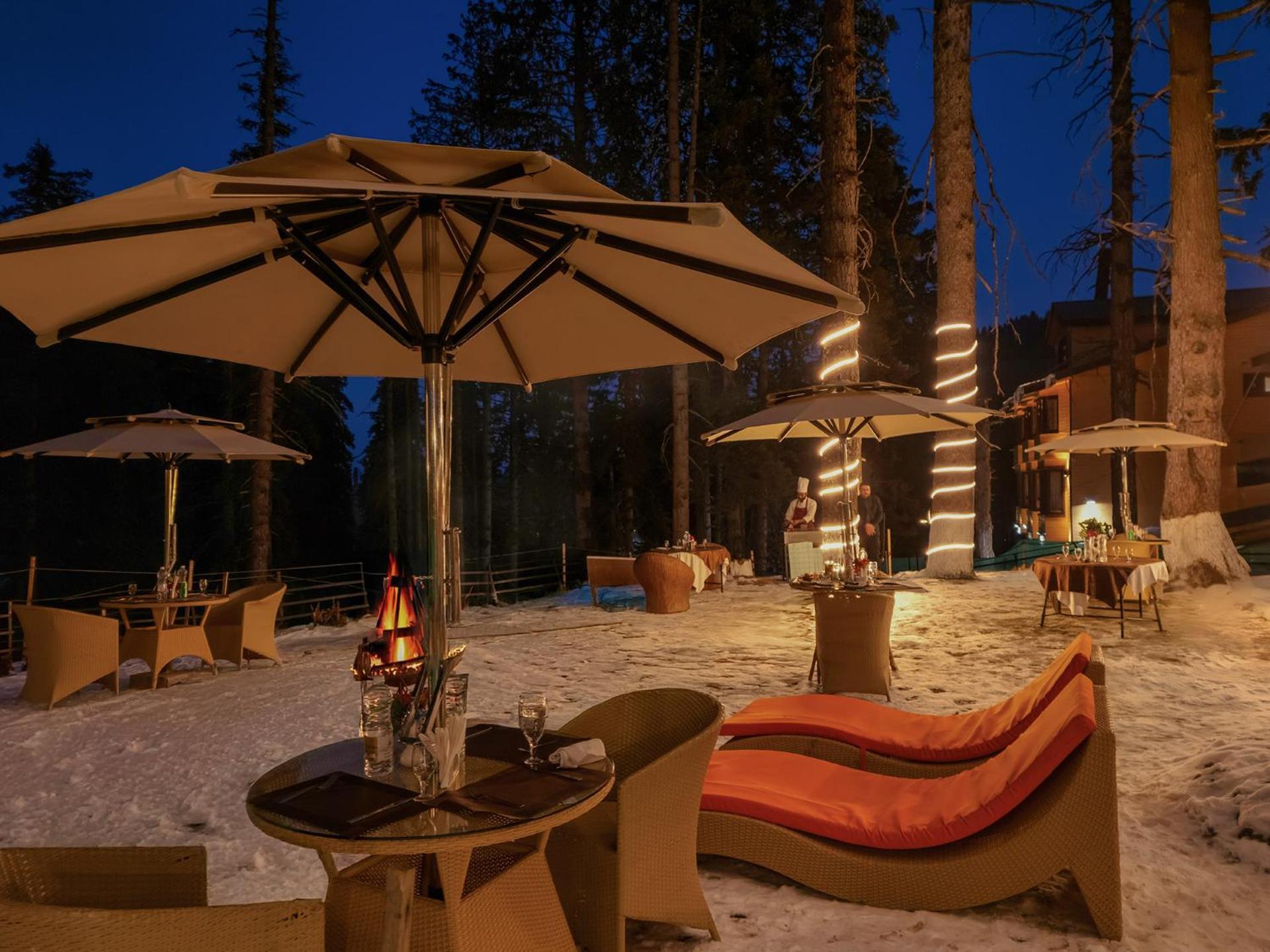 Hotel Pine Spring Гульмарг Экстерьер фото