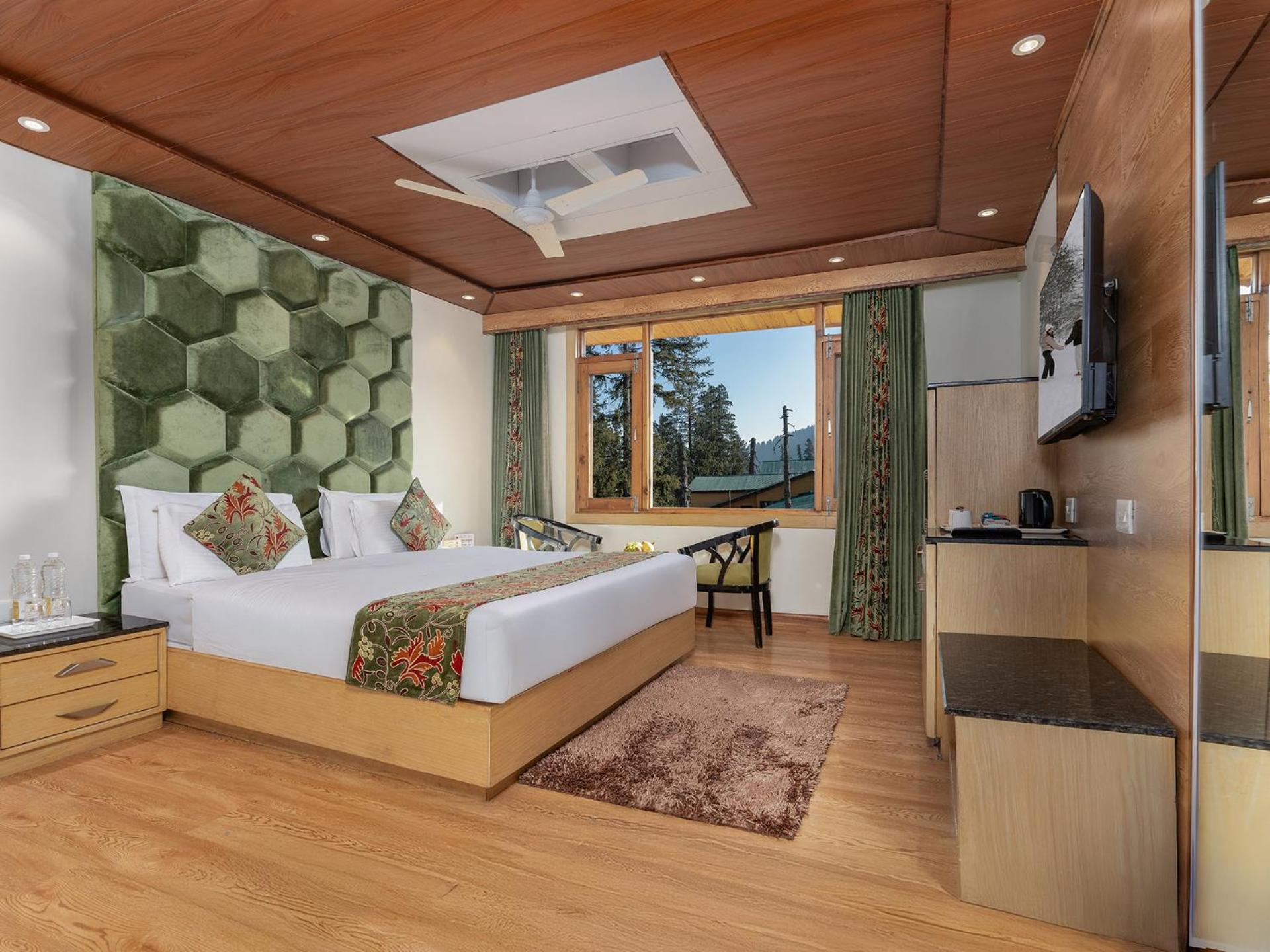Hotel Pine Spring Гульмарг Экстерьер фото