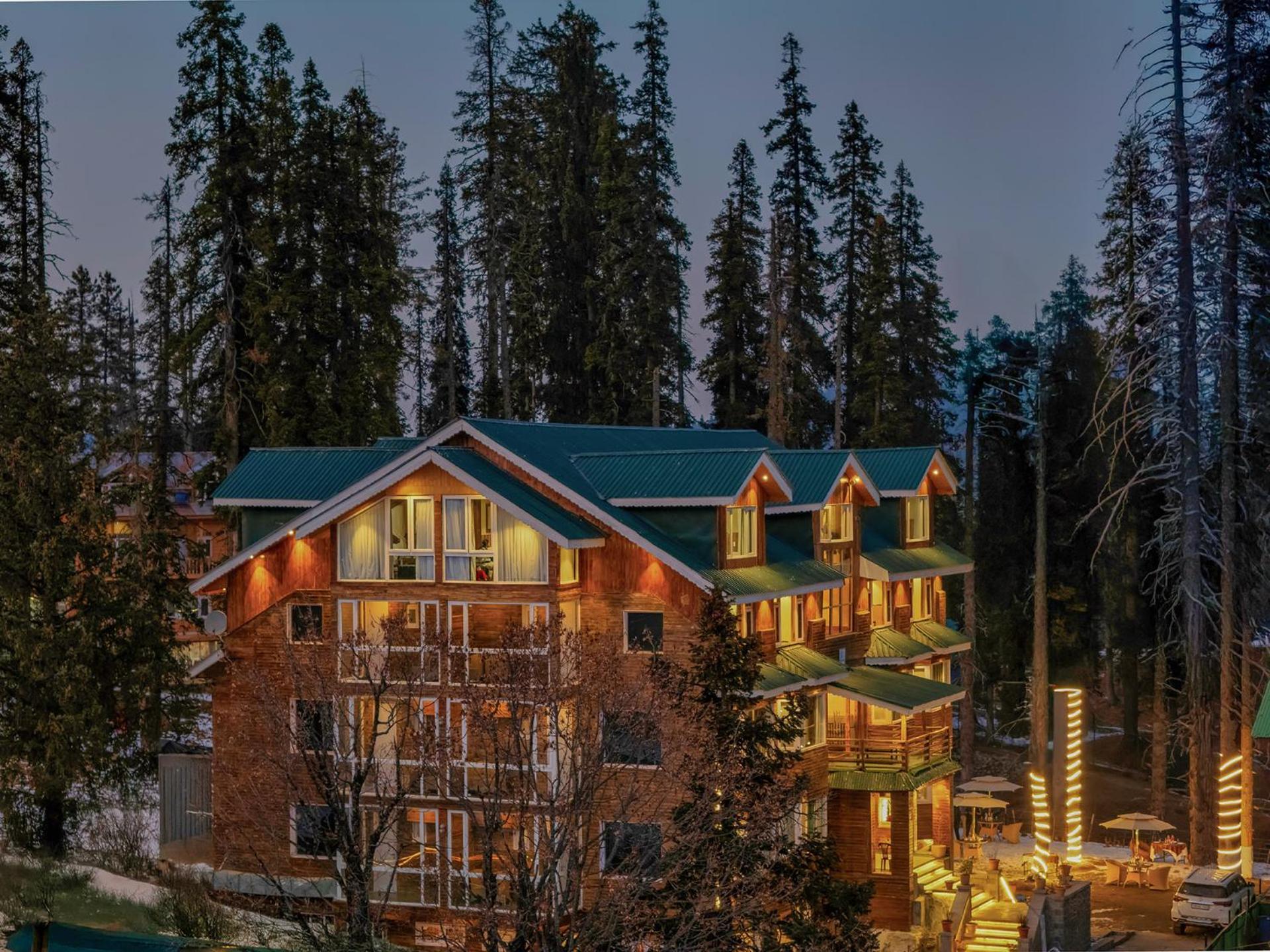 Hotel Pine Spring Гульмарг Экстерьер фото