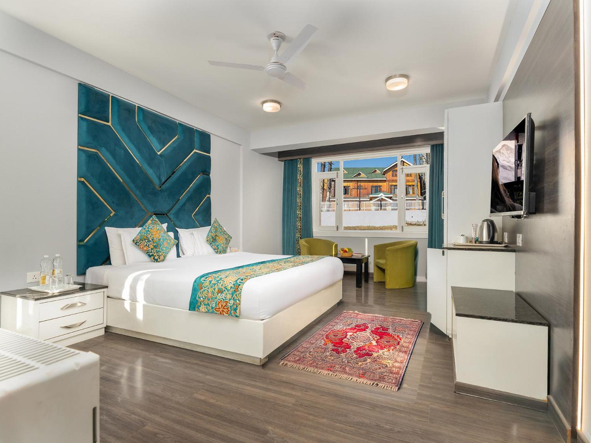 Hotel Pine Spring Гульмарг Экстерьер фото