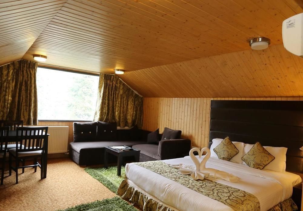 Hotel Pine Spring Гульмарг Экстерьер фото