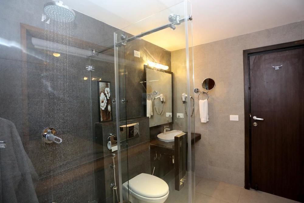 Hotel Pine Spring Гульмарг Экстерьер фото