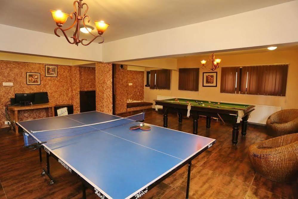 Hotel Pine Spring Гульмарг Экстерьер фото