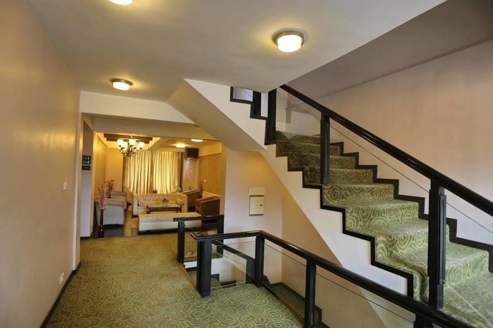 Hotel Pine Spring Гульмарг Экстерьер фото