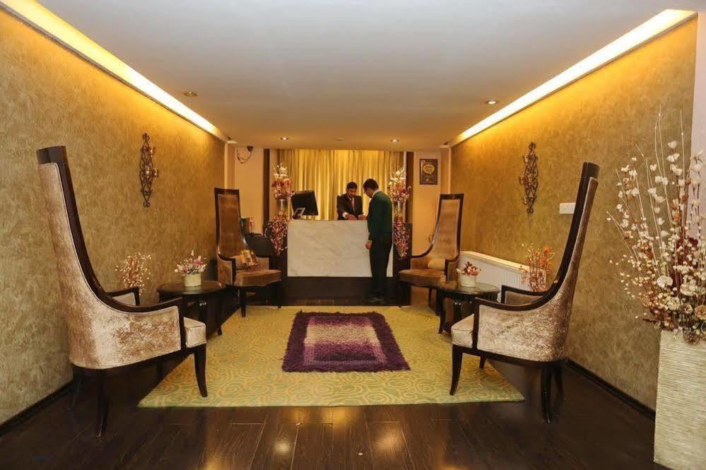 Hotel Pine Spring Гульмарг Экстерьер фото