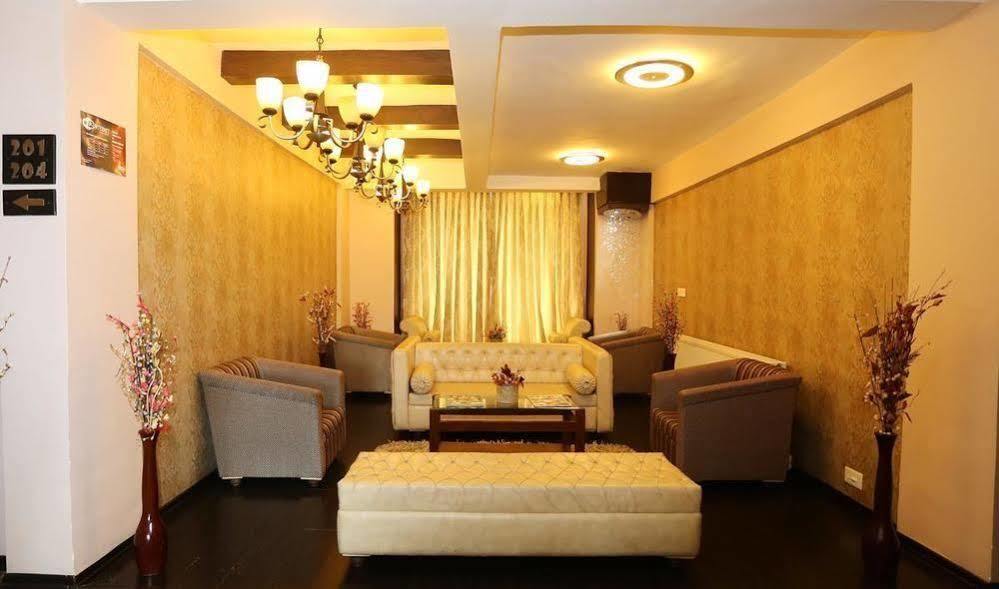 Hotel Pine Spring Гульмарг Экстерьер фото